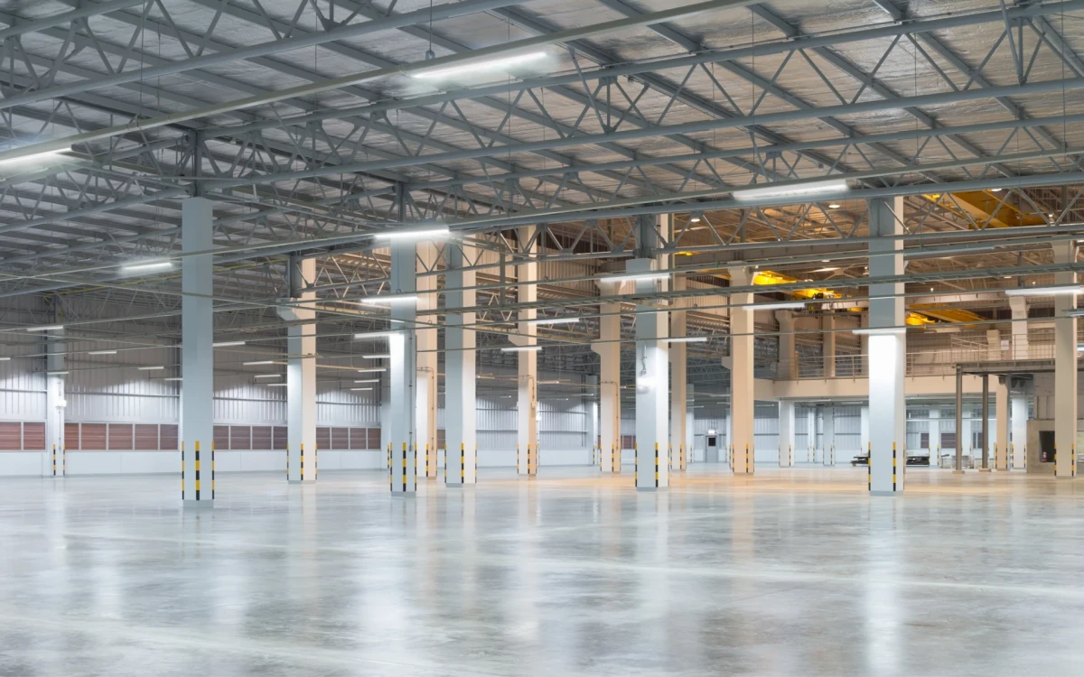 Slimme verlichting in de industrie: toepassingen in magazijnen en productiehallen
