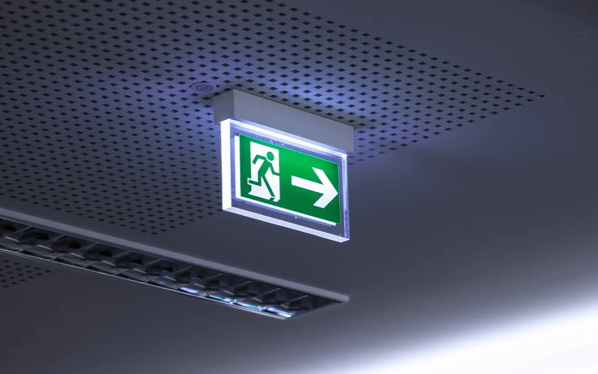 Installation d'éclairage de secours à domicile : guide détaillé pour l'installation d'un éclairage de secours en cas de panne de courant